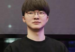 LOL比賽(sài)暂停长達(dá)3小时，选手打开直播(bō)看比賽(sài)，被官方禁賽(sài)处罚