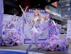 《LOL》主持人骆歆(xīn)Cos水(shuǐ)晶(jīng)玫瑰女(nǚ)警(jǐng) 太美(měi)了(le)