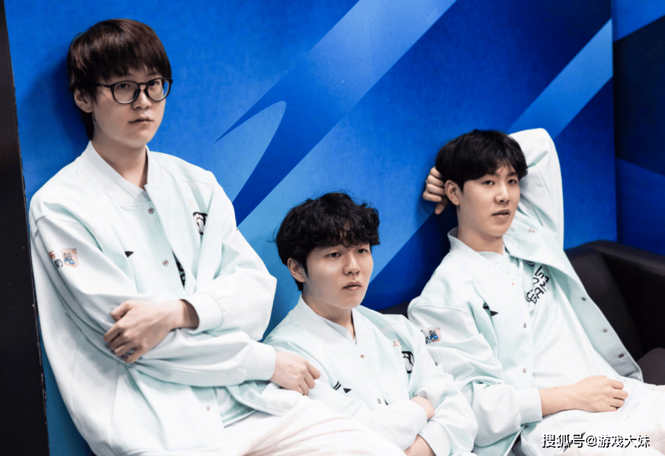 炫(xuàn)神因骂theshy被处罚，如今认怂，公开道歉希望拿廻(huí)二路(lù)解说权