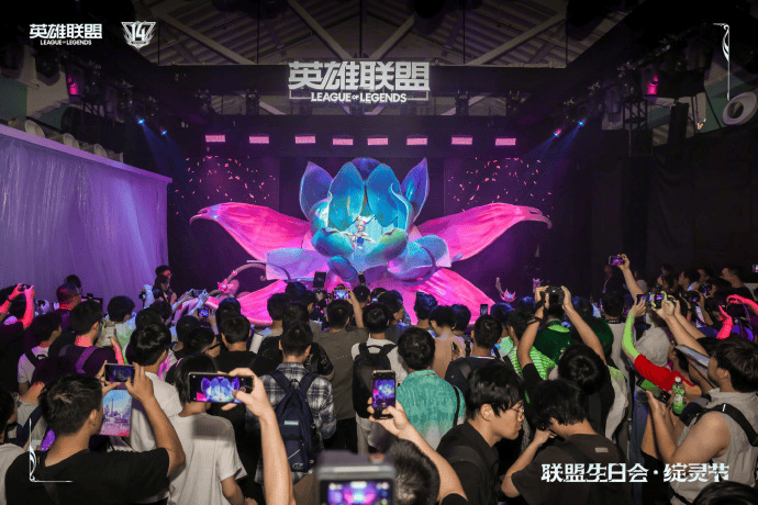 《英雄联盟》14周(zhōu)年(nián)，让“LOL大王”全都想(xiǎng)起来了