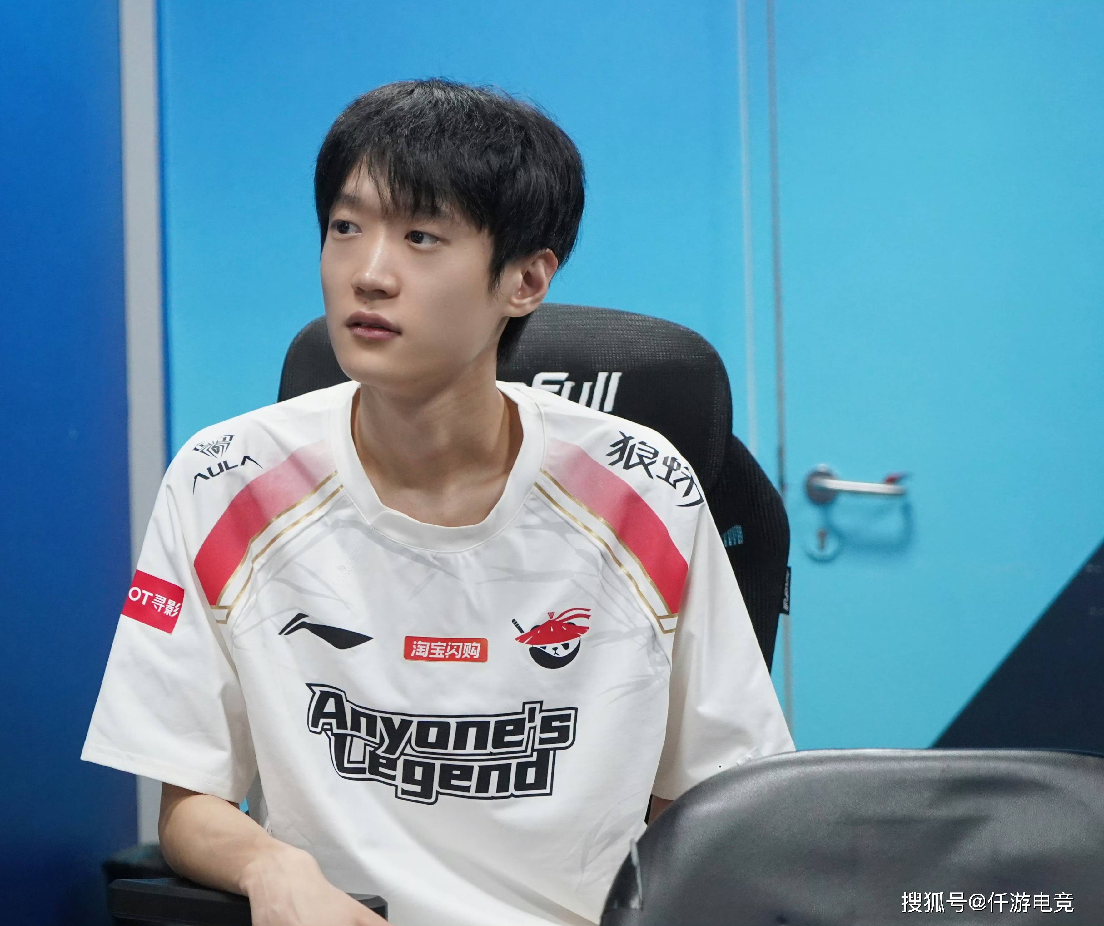 BLG-Jiejie？LOL主(zhǔ)播(bō)：这不可能！官方回應(yīng)Shadow就(jiù)是意(yì)大(dà)利籍！