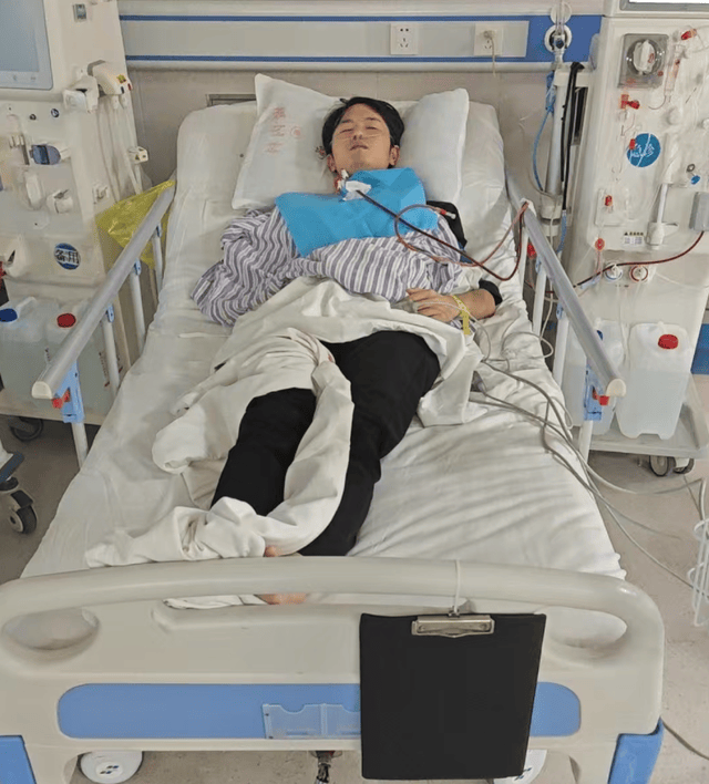 LOL大主(zhǔ)播(bō)宣布退圈，查(chá)出尿毒症住院令人心痛，网友送上祝福！