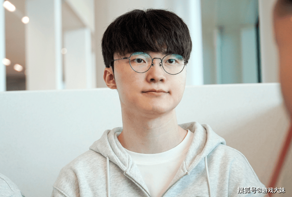 LOL官方再(zài)次发文强调，faker就是傳(chuán)奇选手(shǒu)，地位(wèi)无人能撼动