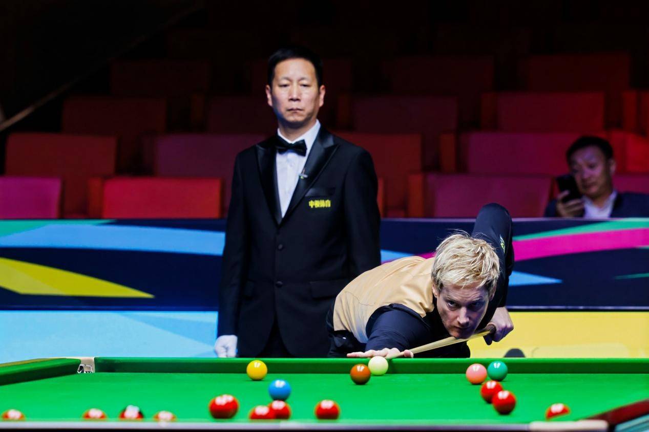 世界(jiè)斯諾(nuò)克国錦(jǐn)赛吴宜泽爆冷逆轉(zhuǎn)世界(jiè)第(dì)一 丁俊暉(huī)止步16强