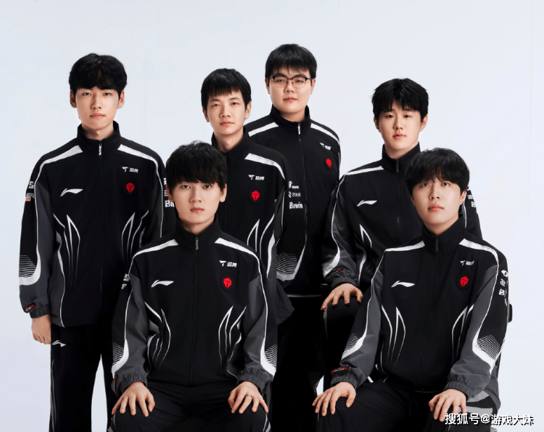 观衆(zhòng)對(duì)LPL彻底失望了，S15门票卖不出去，普遍认为LPL将止步(bù)4强