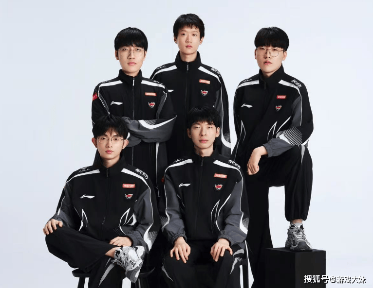 观衆(zhòng)對(duì)LPL彻底失望了，S15门票卖不出去，普遍认为LPL将止步(bù)4强