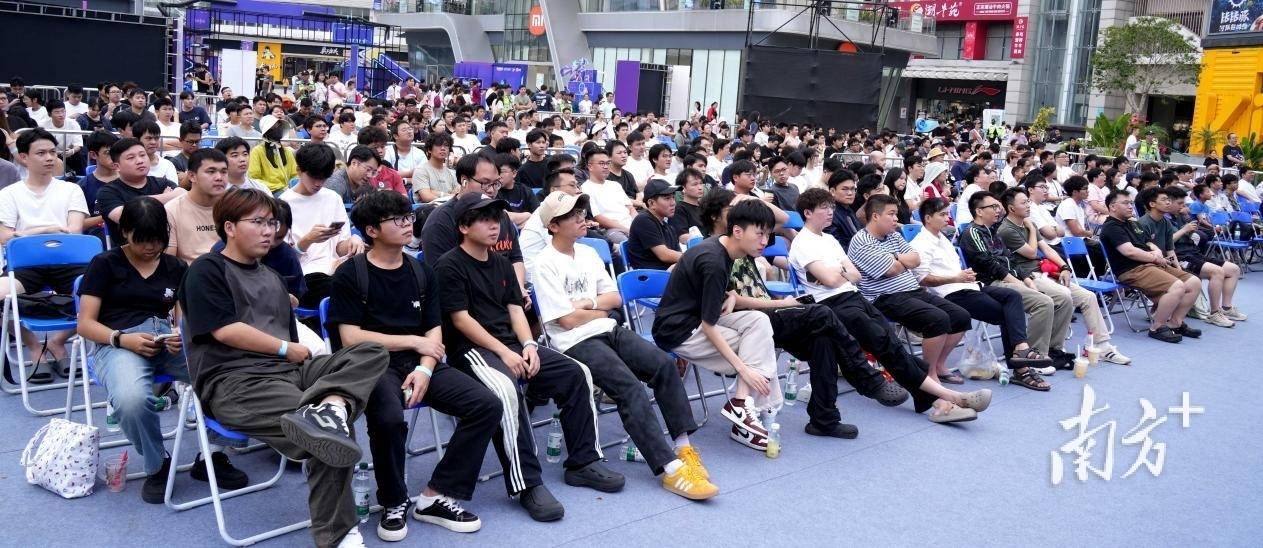 大湾区電(diàn)競(jìng)迷再聚万江，LOL峽(xiá)谷传奇观赛派对落幕