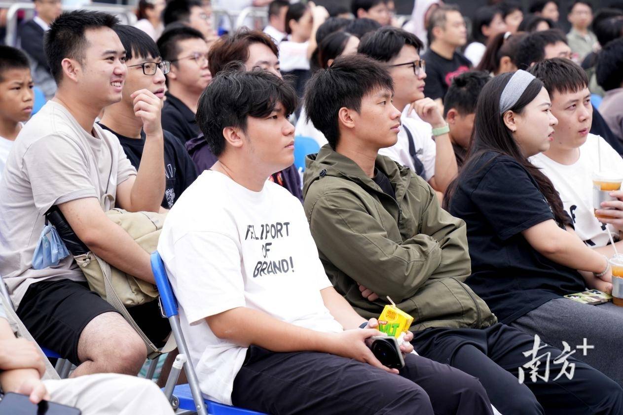 大湾区電(diàn)競(jìng)迷再聚万江，LOL峽(xiá)谷传奇观赛派对落幕